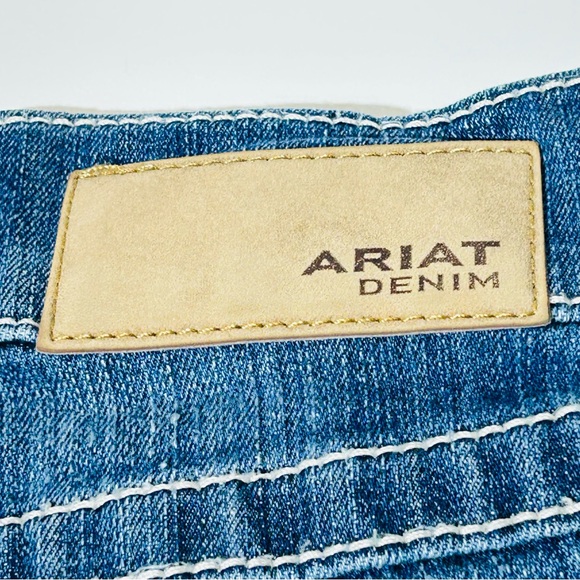 Ariat Jean shorts Bermuda shorts embroidered stretchy mid rise Women size 28 - Picture 9 of 9